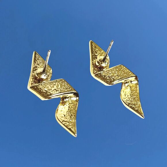 Gold Tone Rhinestone Earrings Swirl Ribbon Pierced Posts Sparkle Crystal Unique - Picture 4 of 9